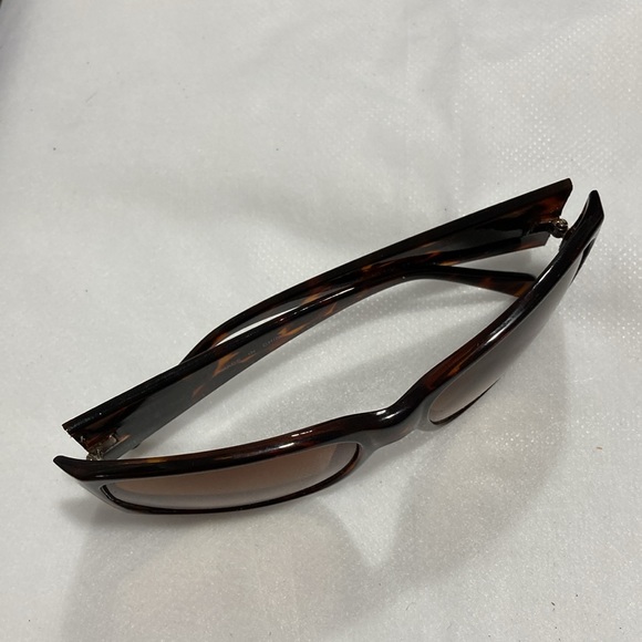 Tortoise Shell Tinted Plastic Sunglasses - Picture 13 of 14